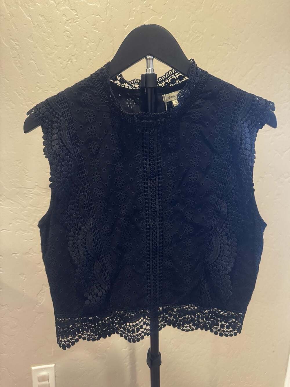 Sim & Sam Black Sleeveless Lace Crochet Mock Neck Top Size M
